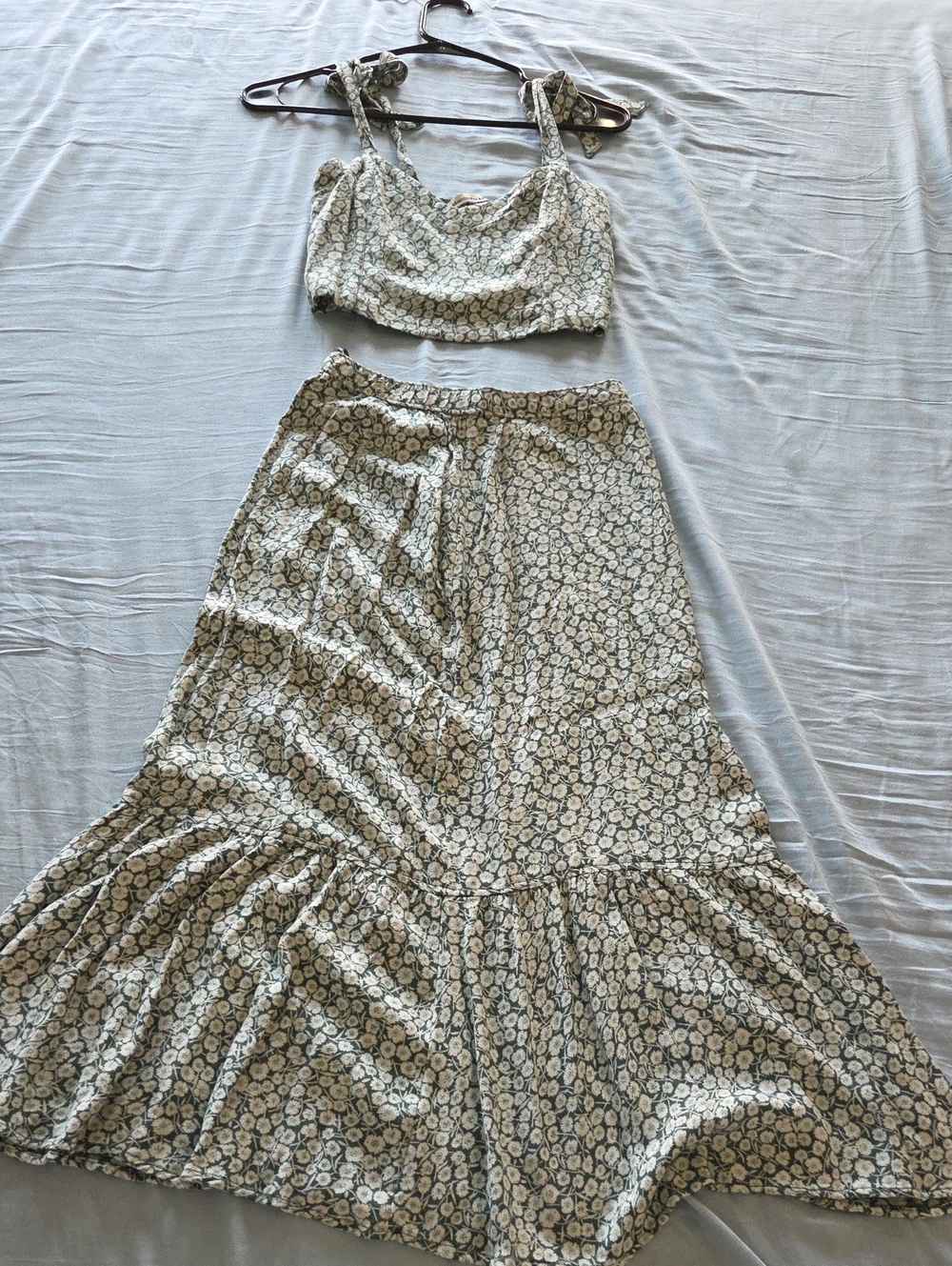 Abercrombie & Fitch Floral Tiered Maxi Skirt And Crop Set in Cream and Green XS